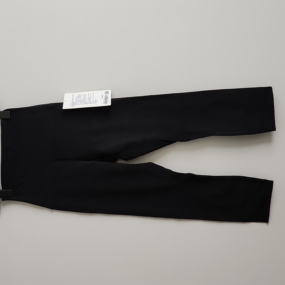 Lululemon NWT SHR Align Crop 21" size 4